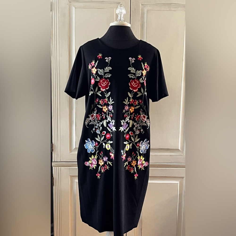 Chelsea & Theodore Size 14 Embroidered Dress